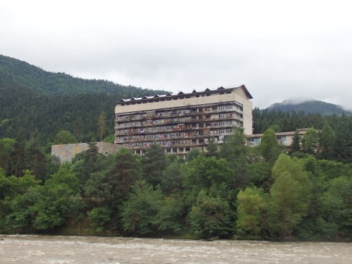 Apartment block near Borojmi